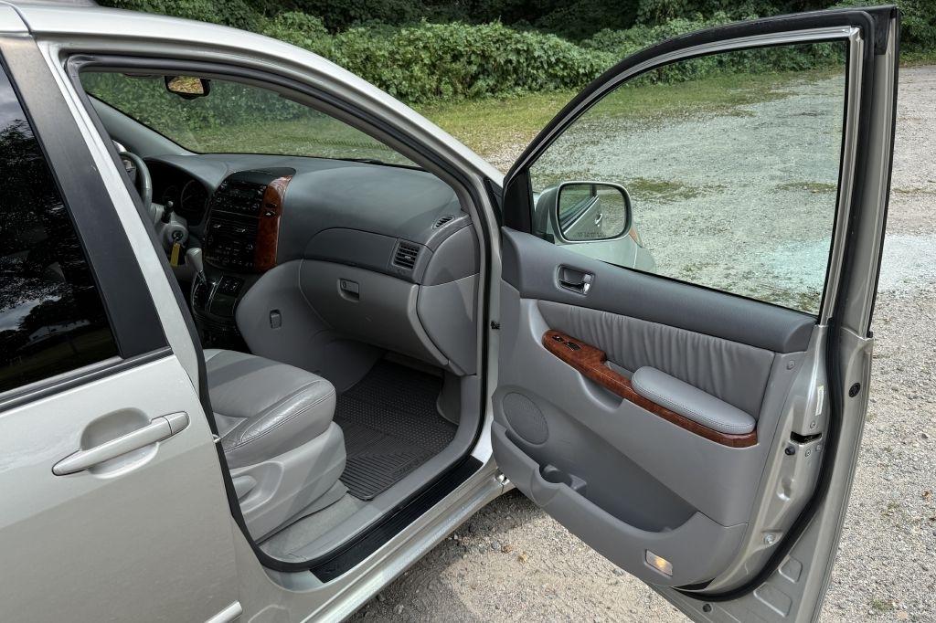 Toyota Sienna XLE 2004
