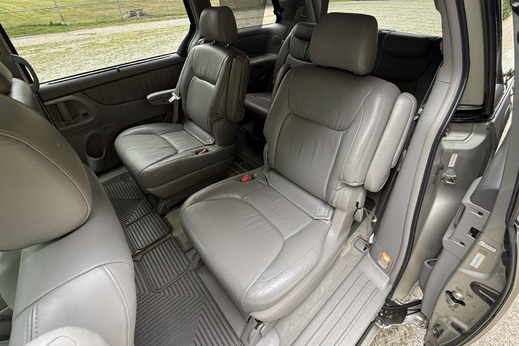 Toyota Sienna XLE 2004