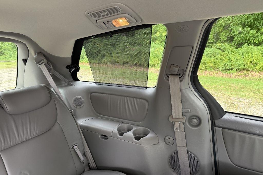 Toyota Sienna XLE 2004