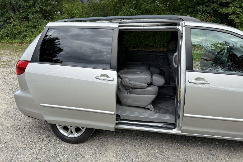 Toyota Sienna XLE 2004