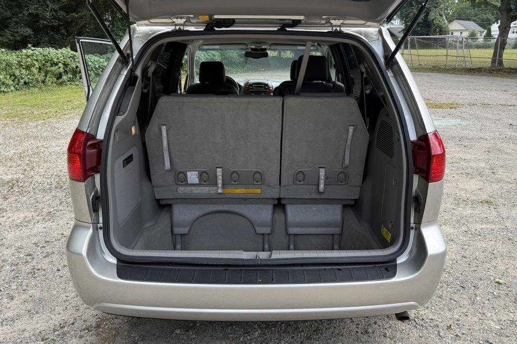 Toyota Sienna XLE 2004