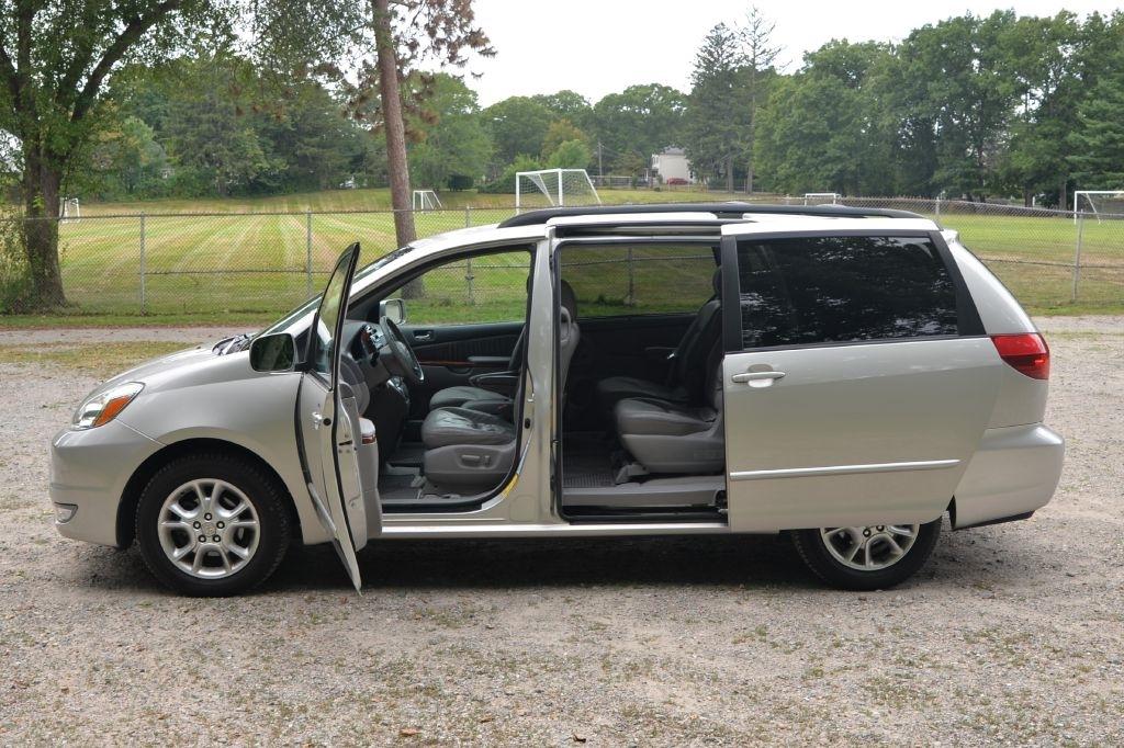Toyota Sienna XLE 2004