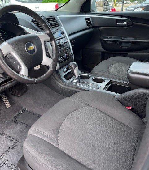 2011 Chevrolet Traverse 1LT - Photo 6