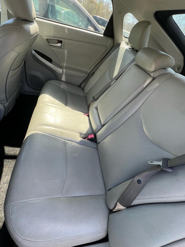 Toyota Prius Prius V 2012