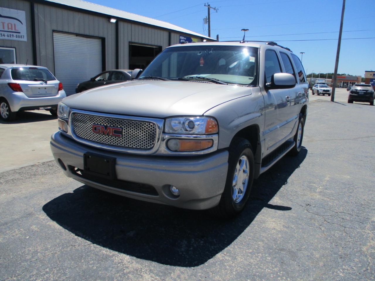 GMC Yukon Denali Base 2005