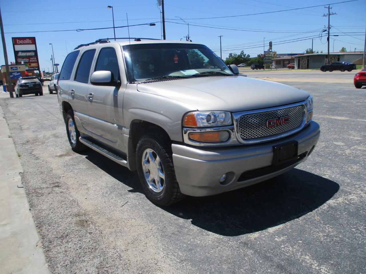 GMC Yukon Denali Base 2005