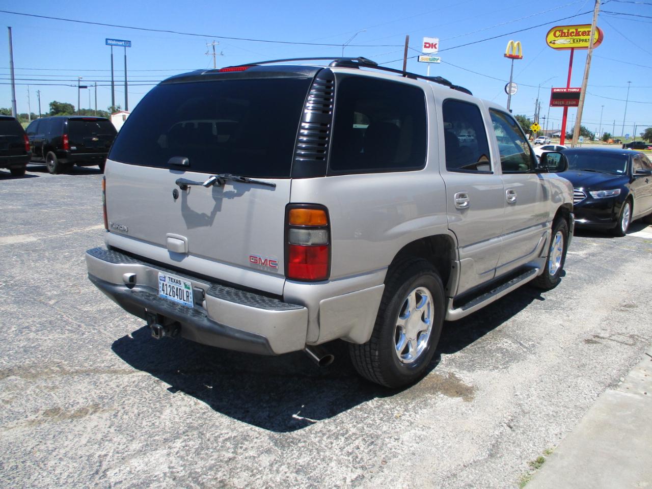 GMC Yukon Denali Base 2005