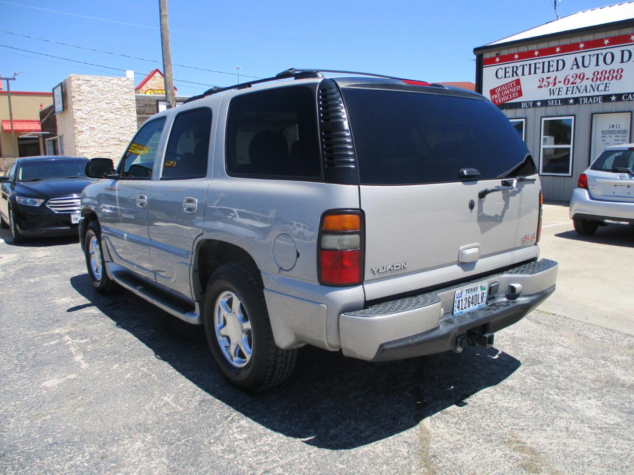GMC Yukon Denali Base 2005