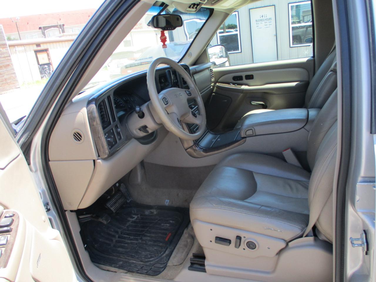 GMC Yukon Denali Base 2005
