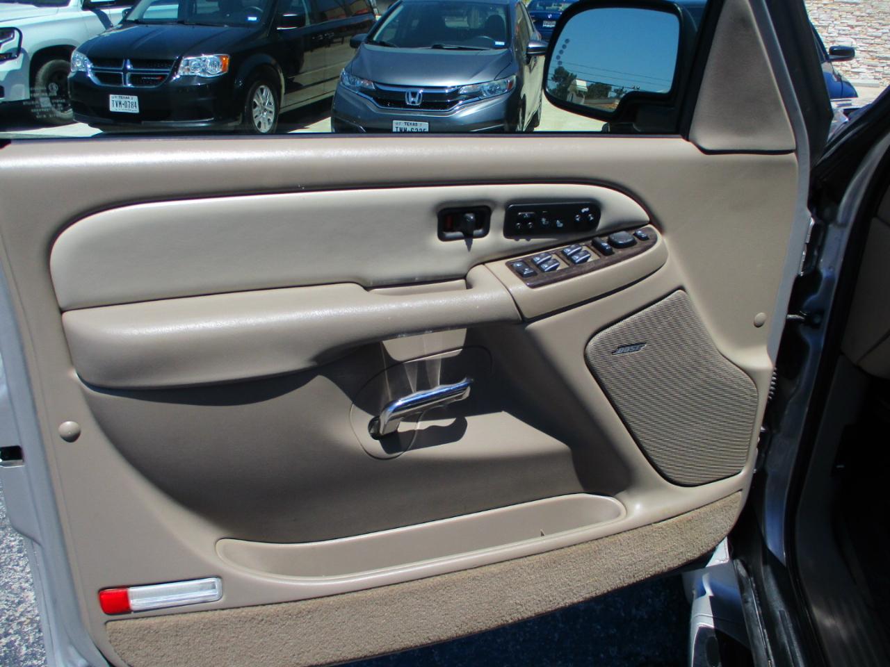 GMC Yukon Denali Base 2005