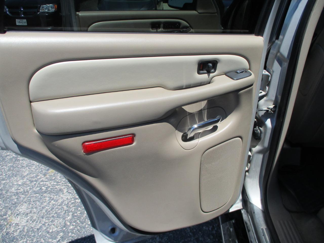 GMC Yukon Denali Base 2005