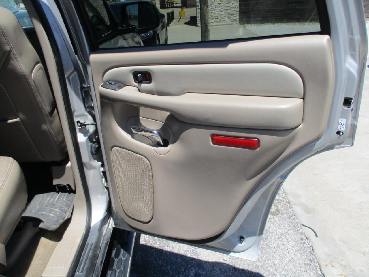 GMC Yukon Denali Base 2005