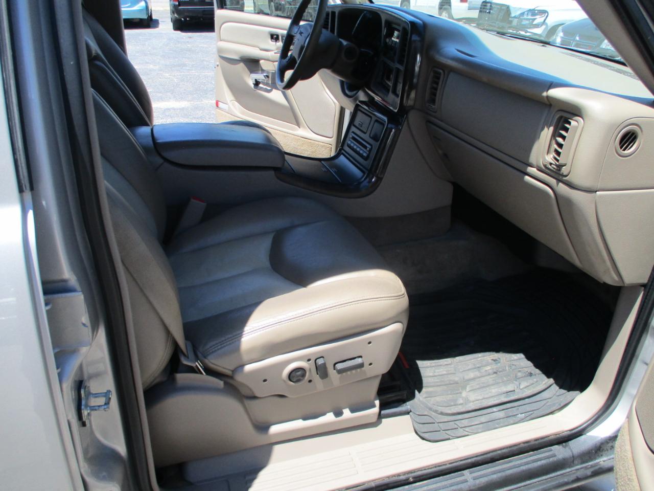 GMC Yukon Denali Base 2005