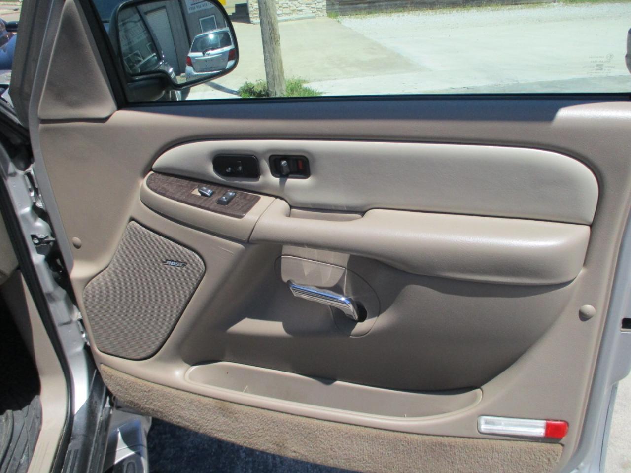GMC Yukon Denali Base 2005