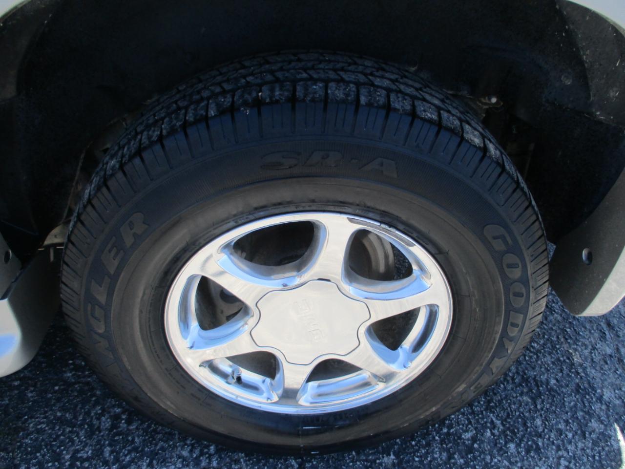GMC Yukon Denali Base 2005