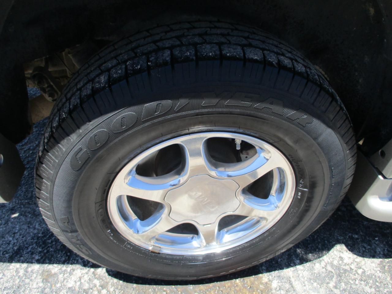 GMC Yukon Denali Base 2005