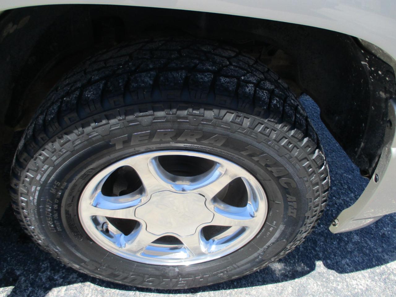 GMC Yukon Denali Base 2005