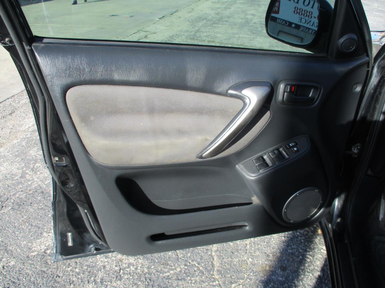 Toyota RAV4 2WD 2005