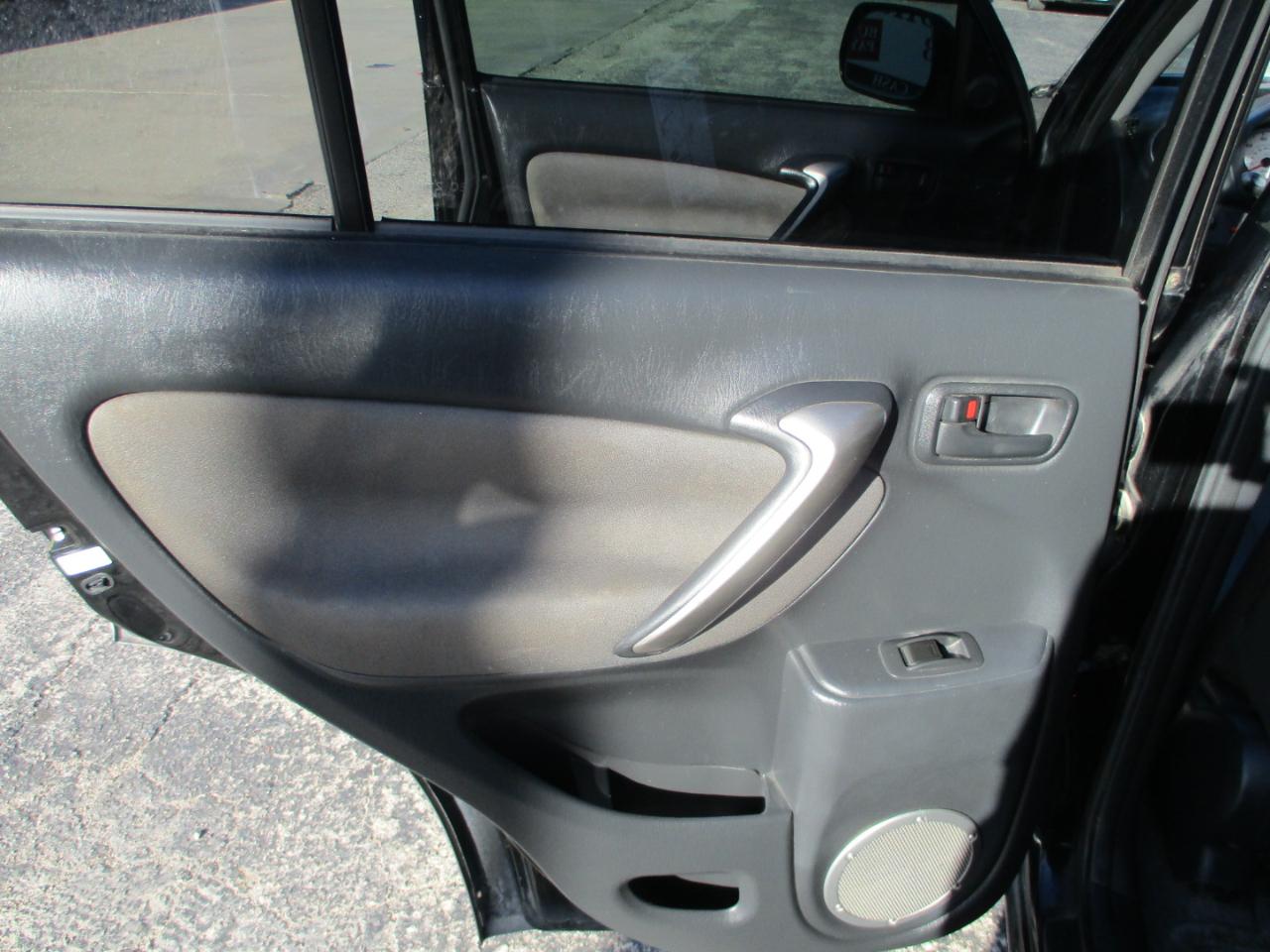 Toyota RAV4 2WD 2005