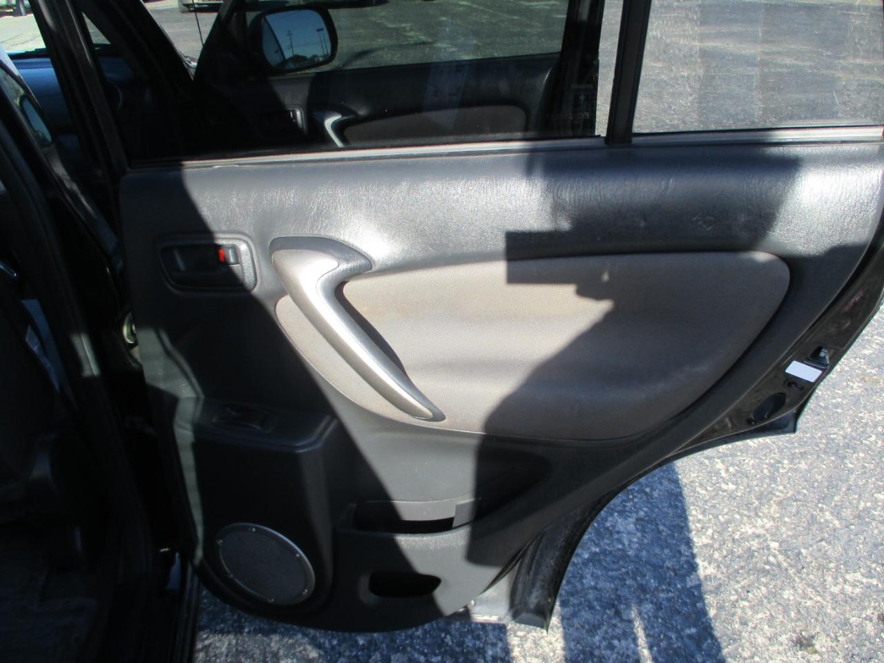 Toyota RAV4 2WD 2005