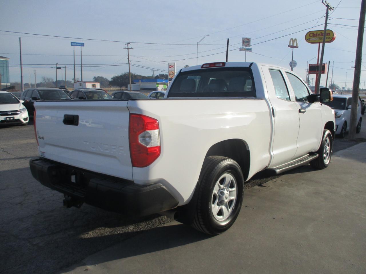 Toyota Tundra Double Cab 5.7L FFV V8 6-Spd AT SR5 (Natl) 2016