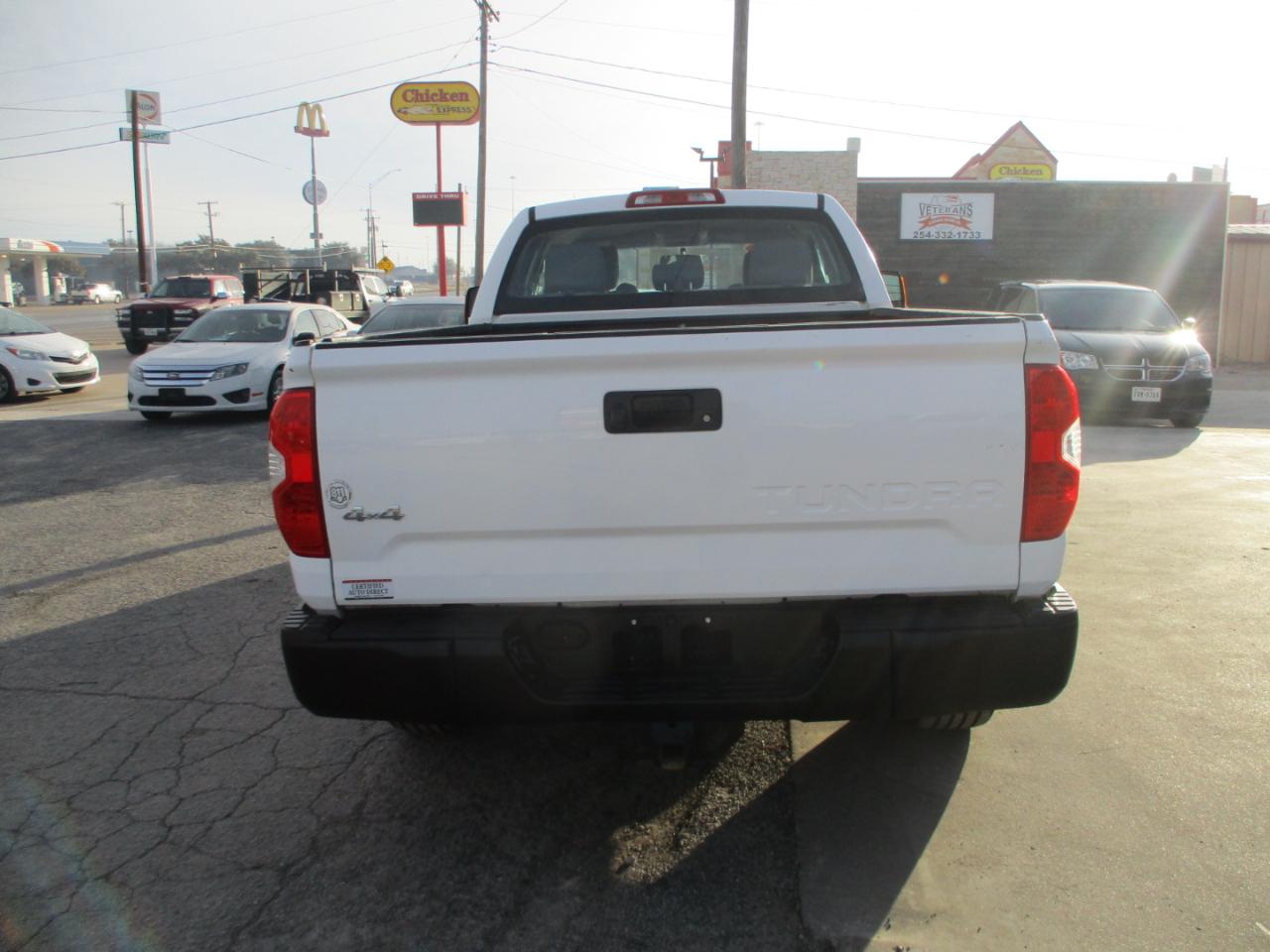 Toyota Tundra Double Cab 5.7L FFV V8 6-Spd AT SR5 (Natl) 2016