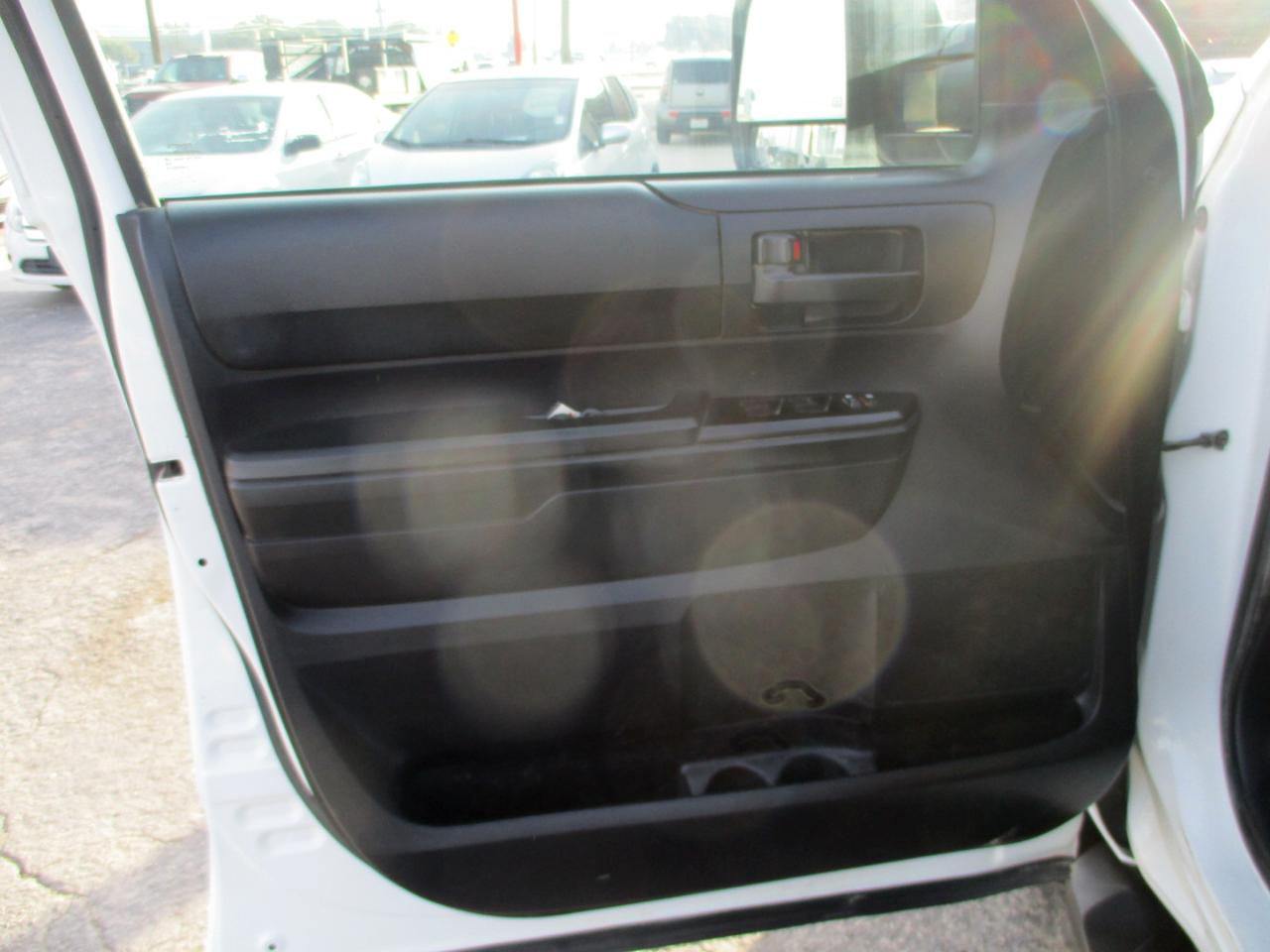 Toyota Tundra Double Cab 5.7L FFV V8 6-Spd AT SR5 (Natl) 2016