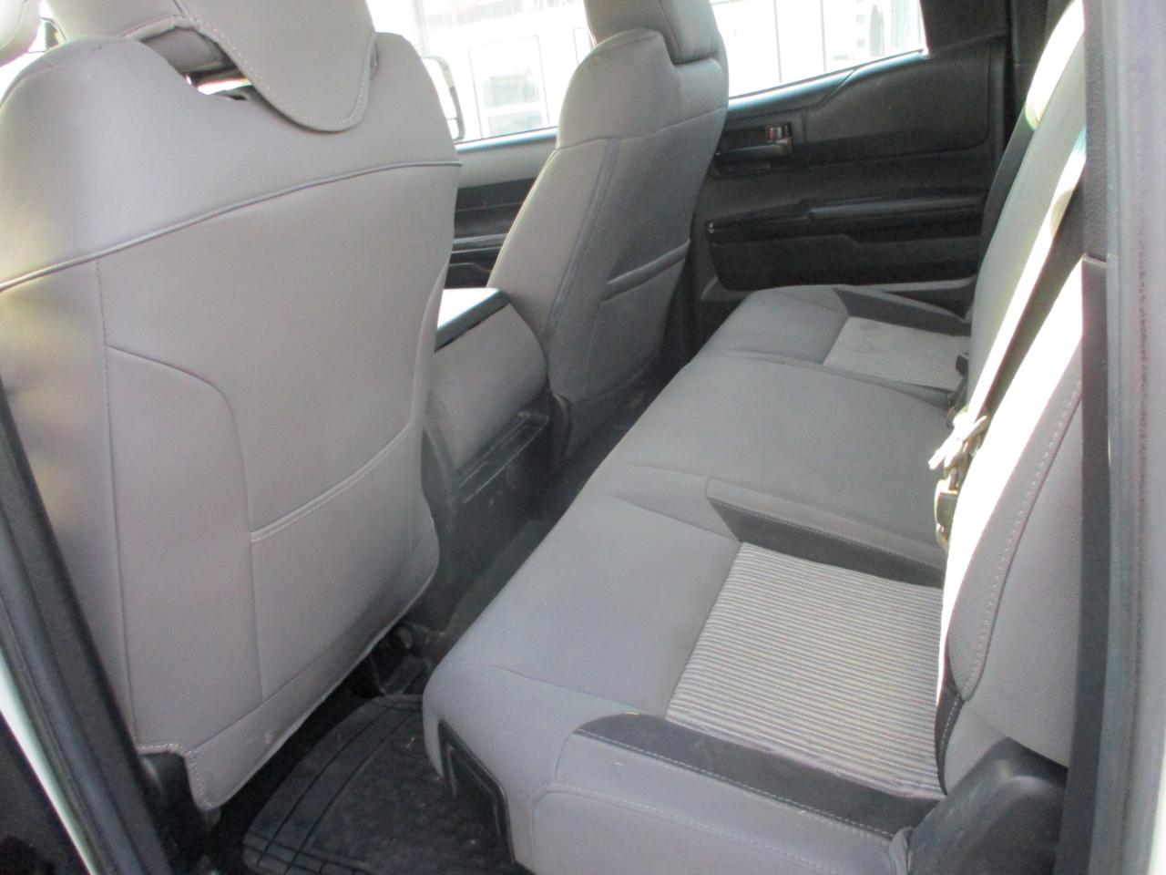 Toyota Tundra Double Cab 5.7L FFV V8 6-Spd AT SR5 (Natl) 2016