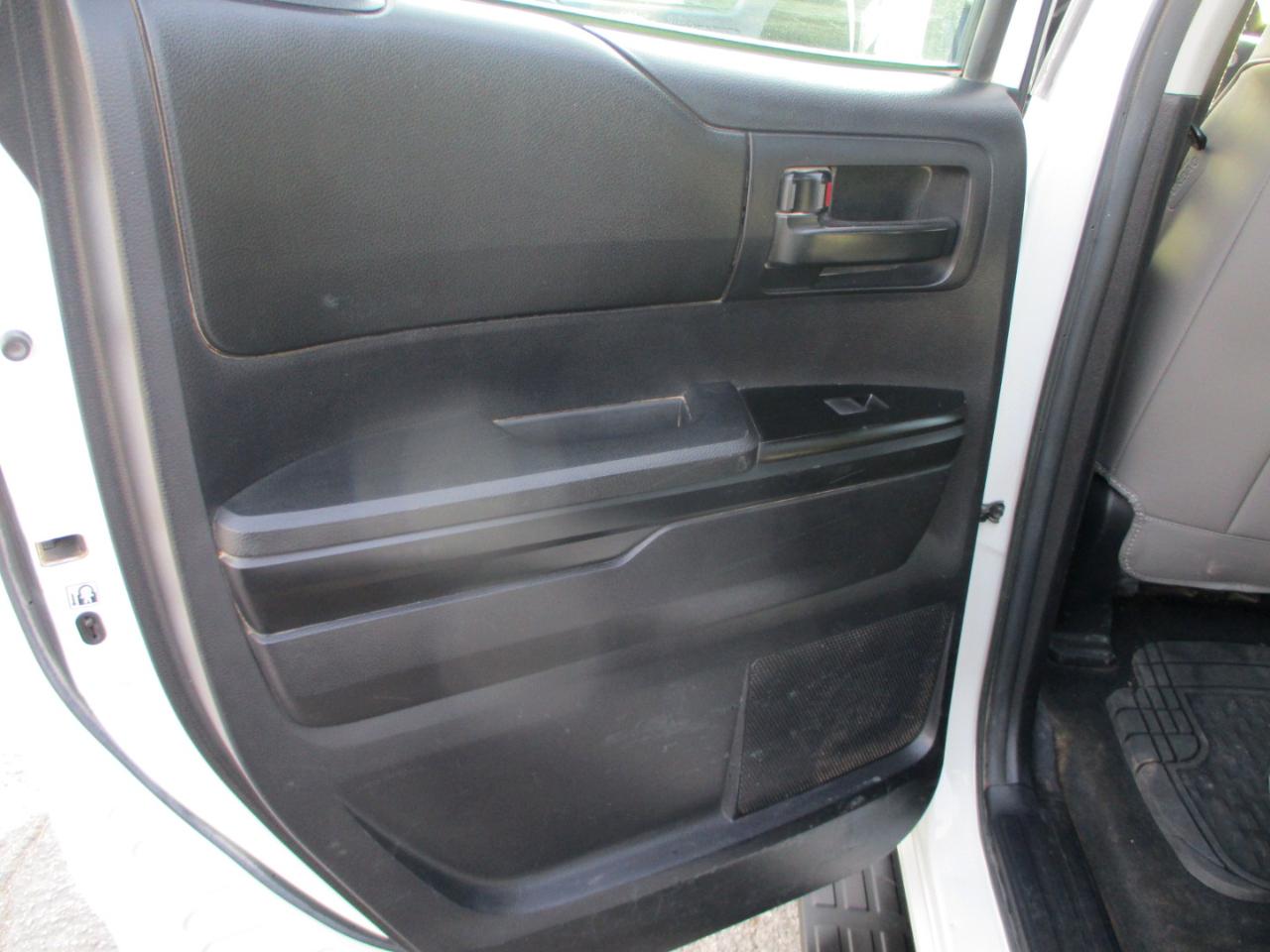 Toyota Tundra Double Cab 5.7L FFV V8 6-Spd AT SR5 (Natl) 2016