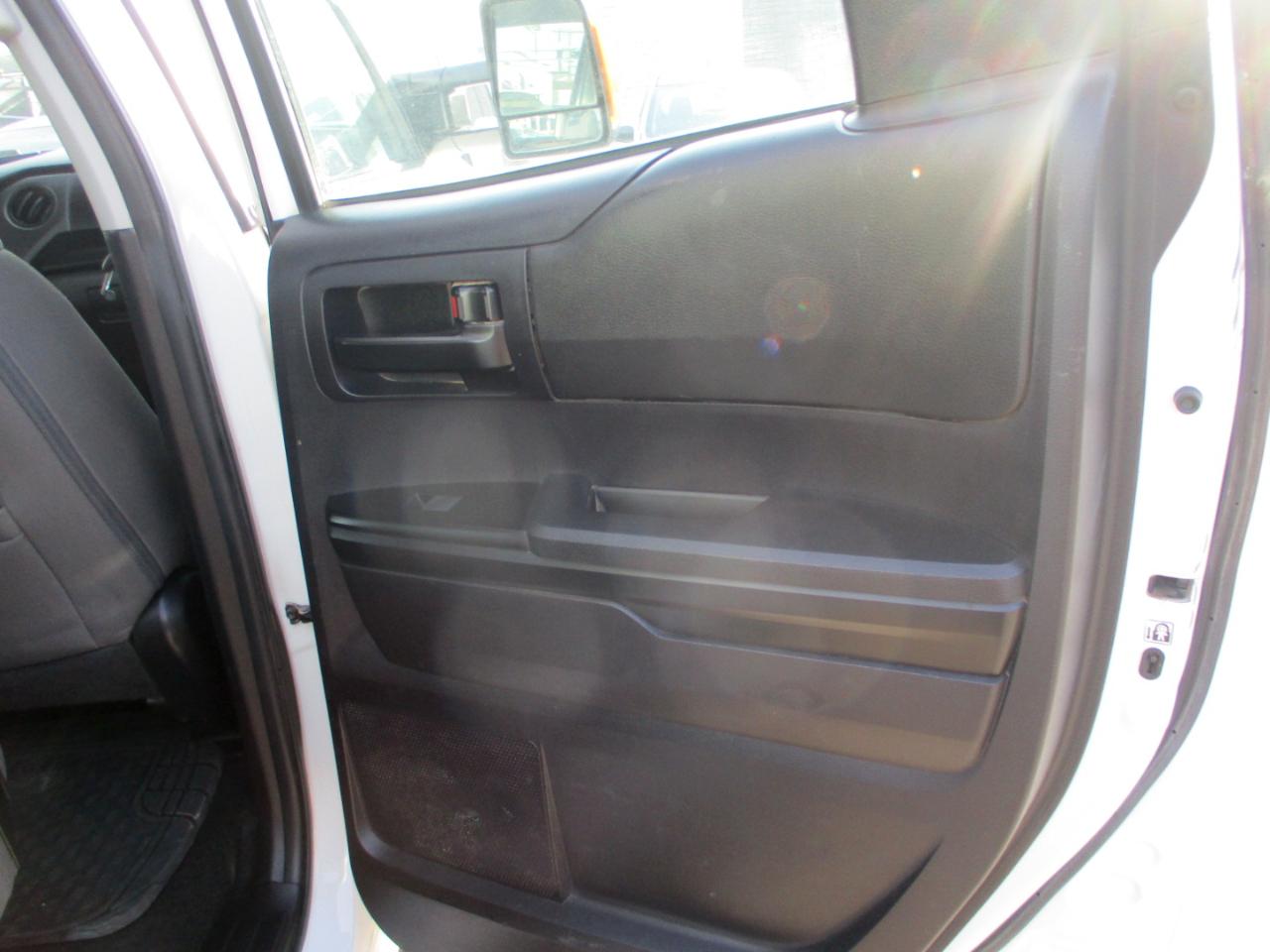 Toyota Tundra Double Cab 5.7L FFV V8 6-Spd AT SR5 (Natl) 2016