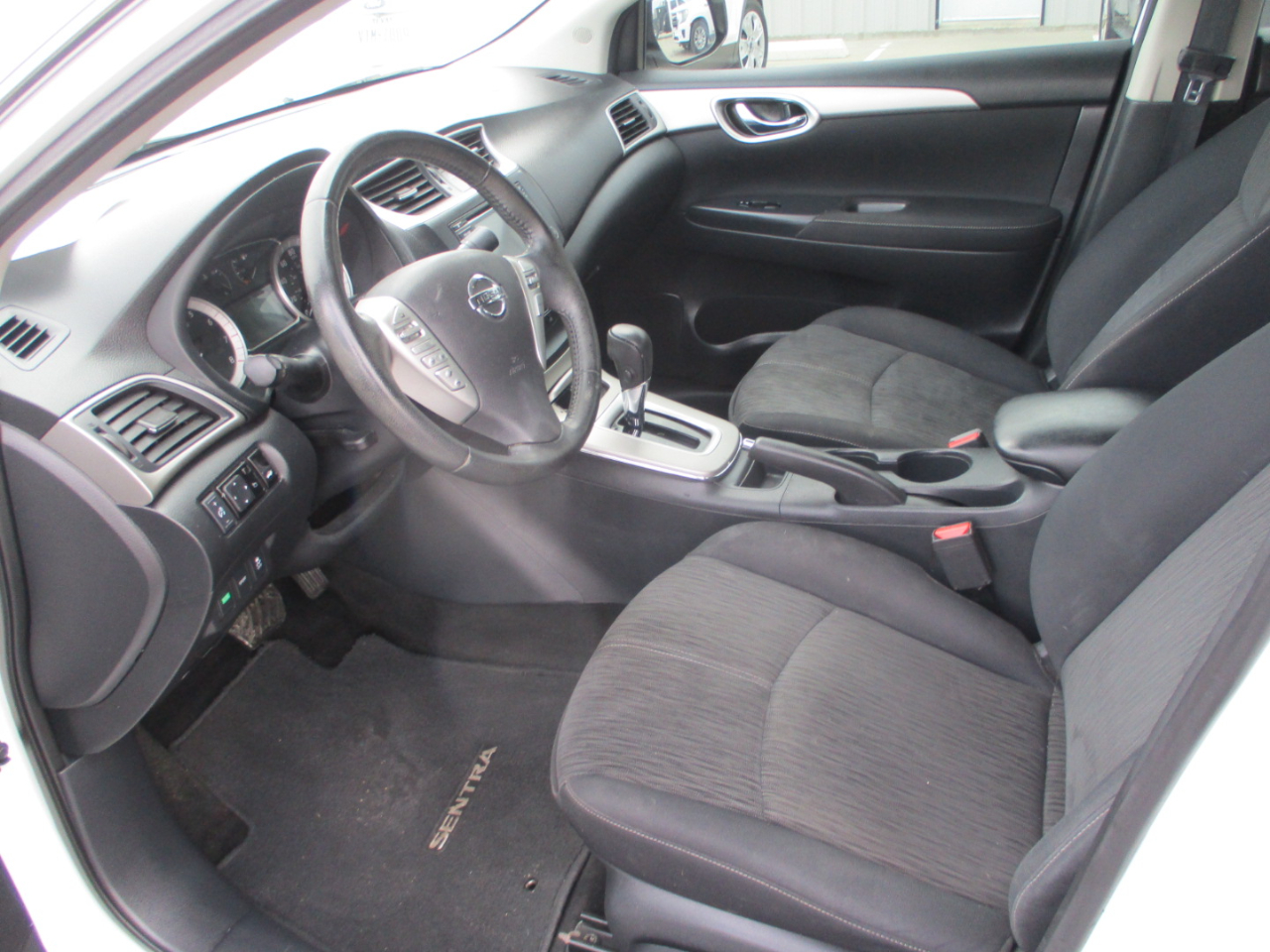 Nissan Sentra 4dr Sdn I4 CVT SV 2015