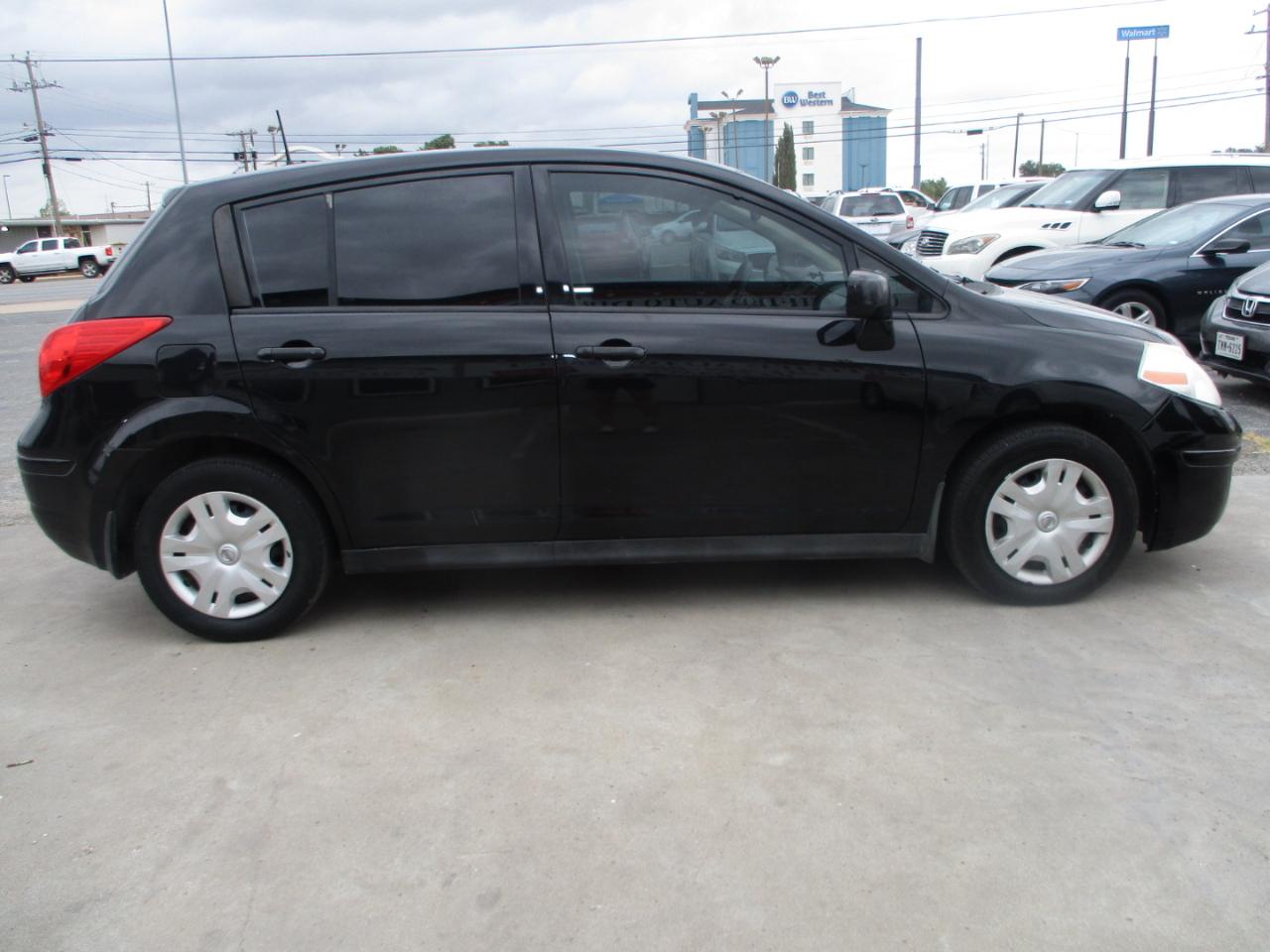 Nissan Versa 5dr HB Auto 1.8 S 2012
