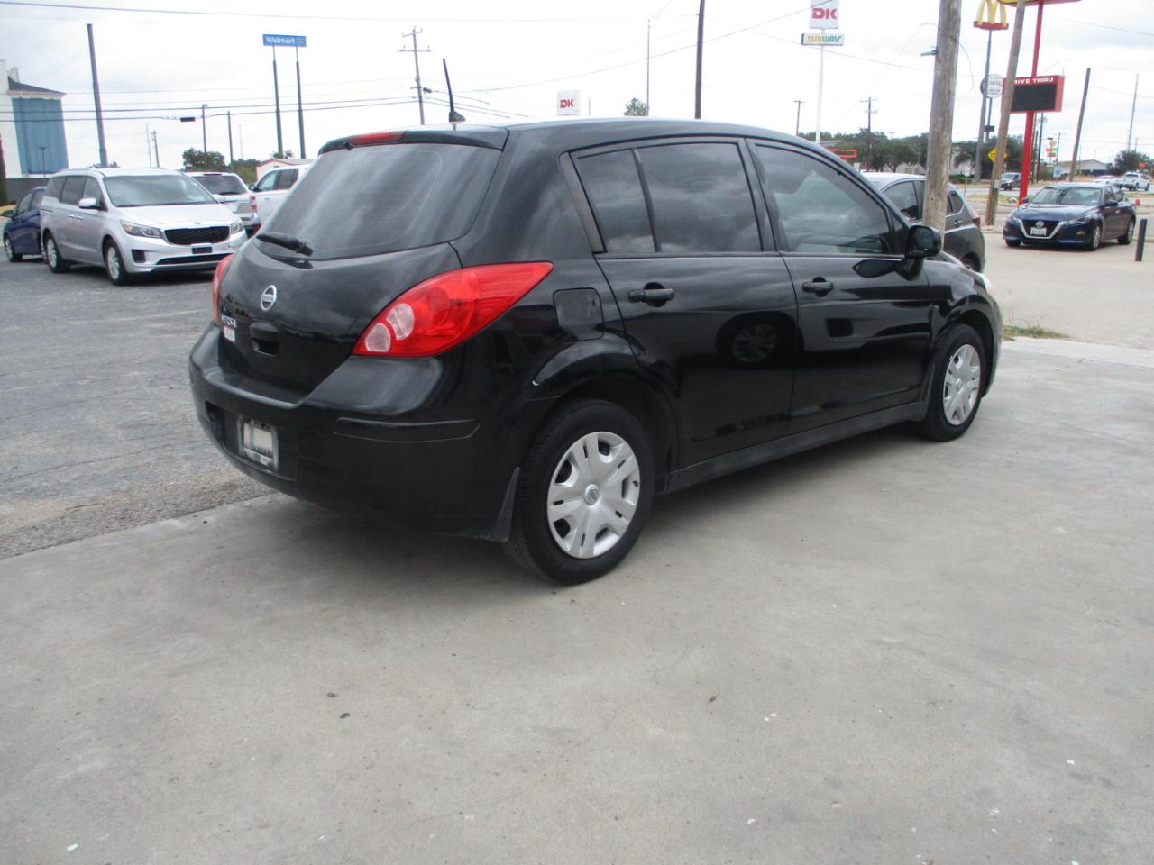 Nissan Versa 5dr HB Auto 1.8 S 2012