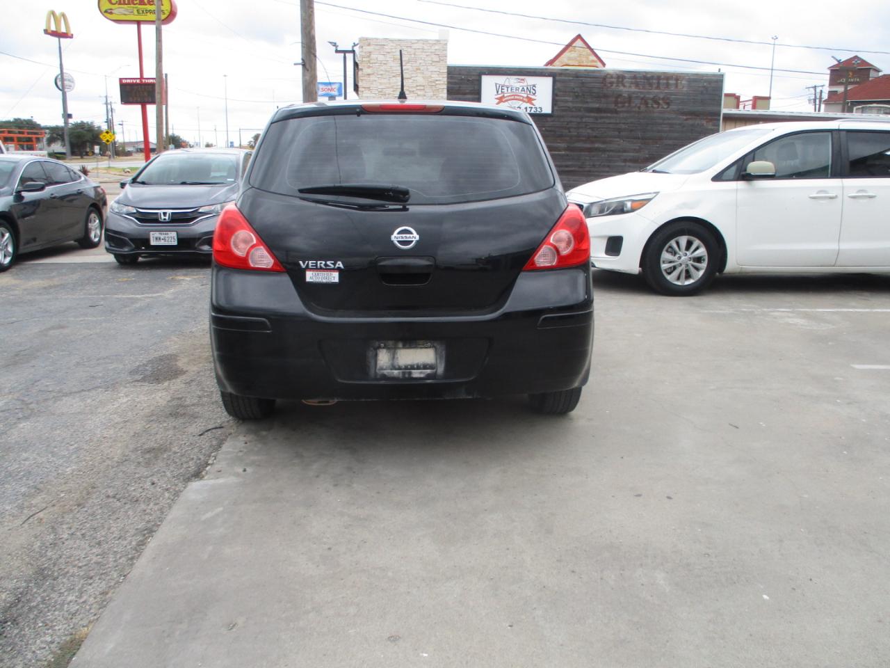 Nissan Versa 5dr HB Auto 1.8 S 2012