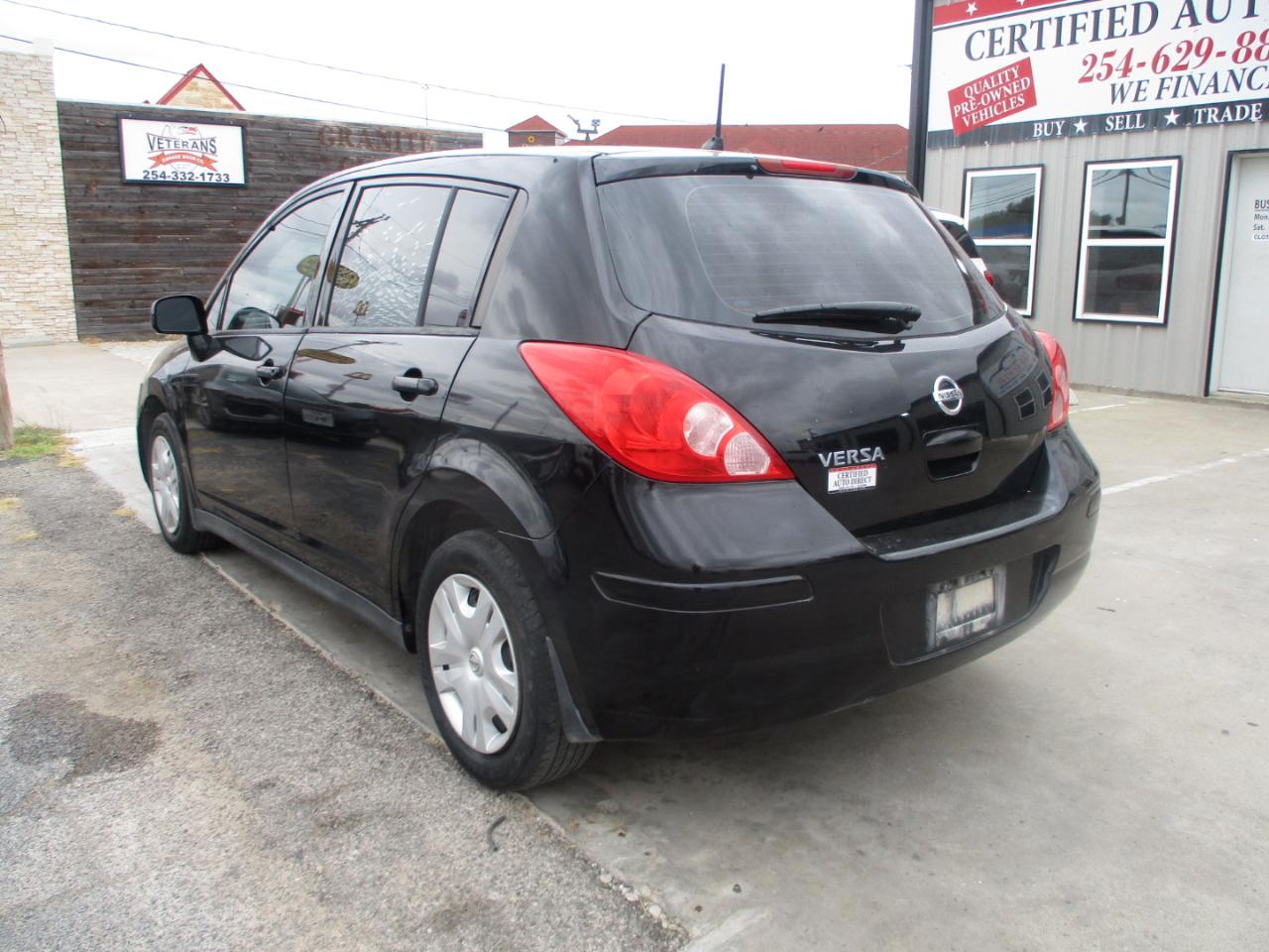 Nissan Versa 5dr HB Auto 1.8 S 2012