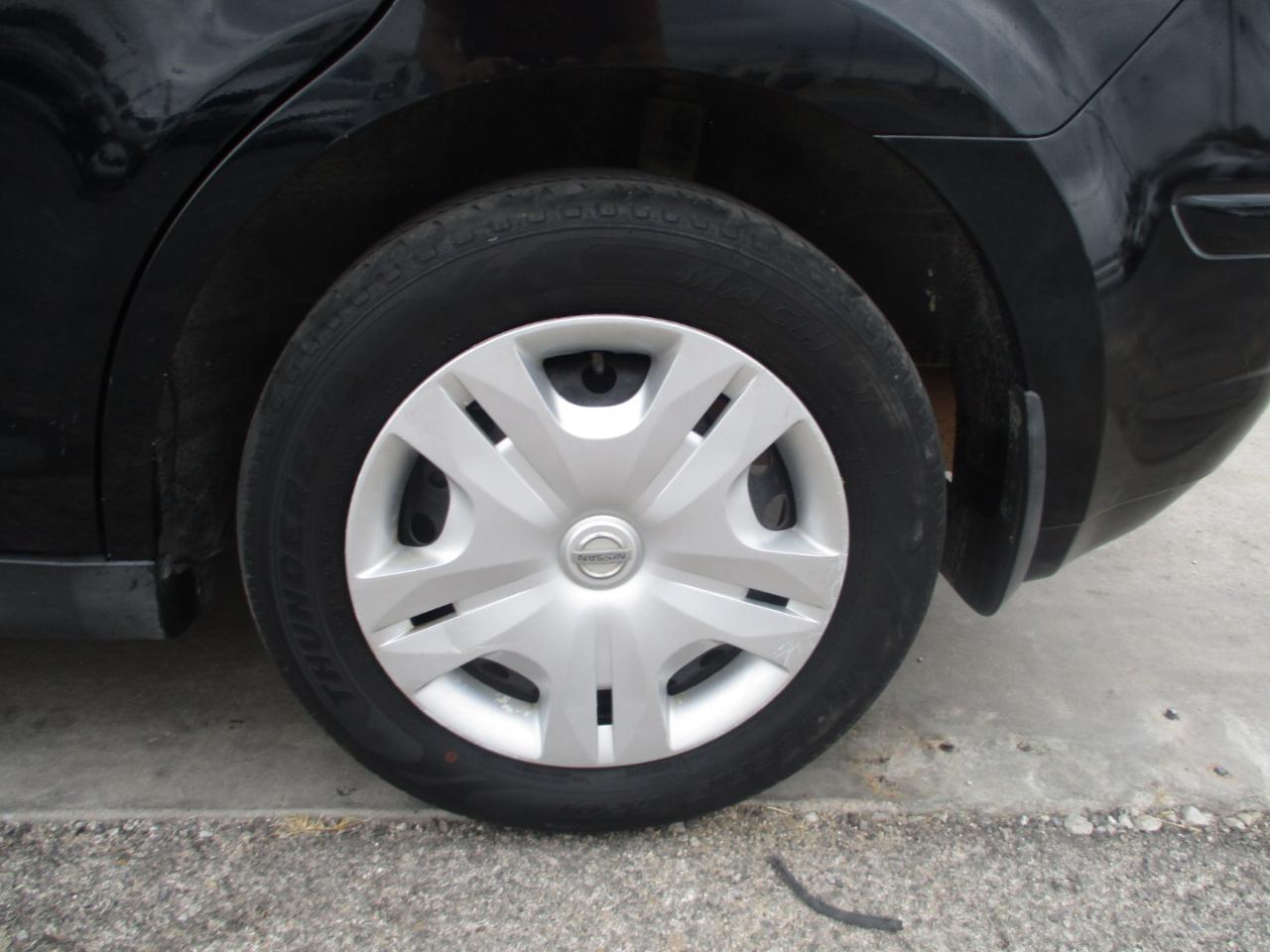 Nissan Versa 5dr HB Auto 1.8 S 2012