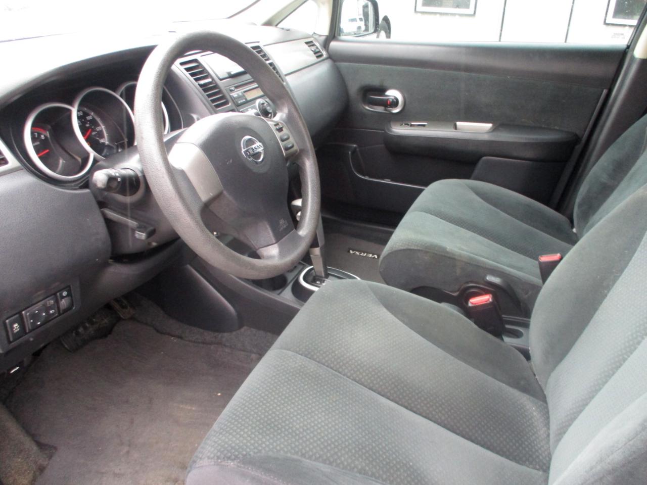 Nissan Versa 5dr HB Auto 1.8 S 2012