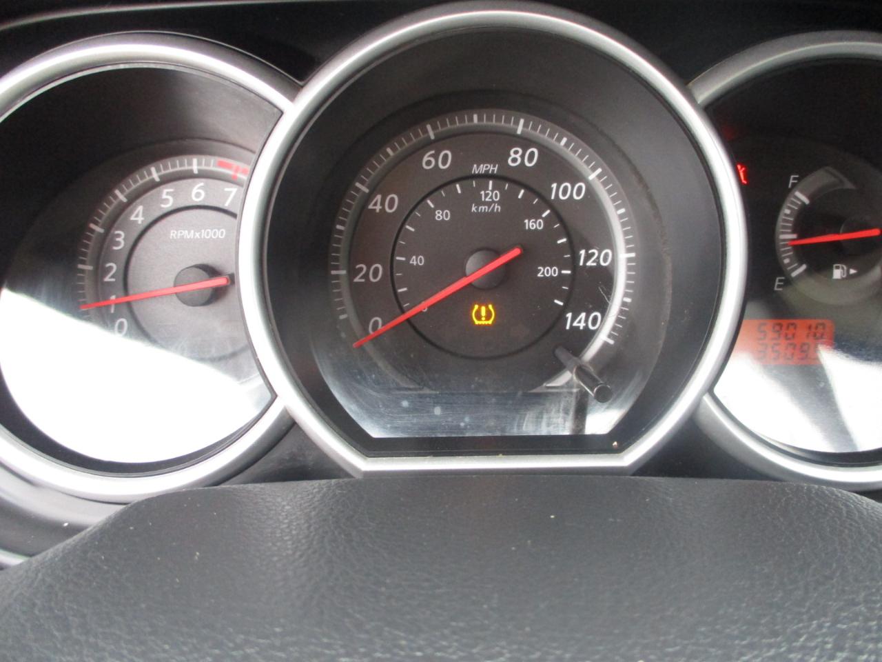 Nissan Versa 5dr HB Auto 1.8 S 2012