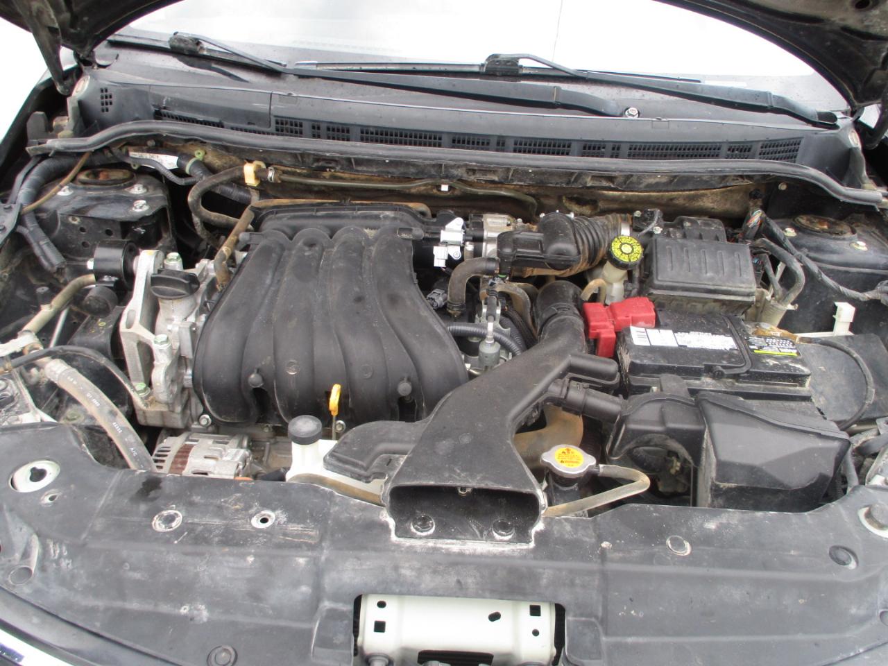 Nissan Versa 5dr HB Auto 1.8 S 2012