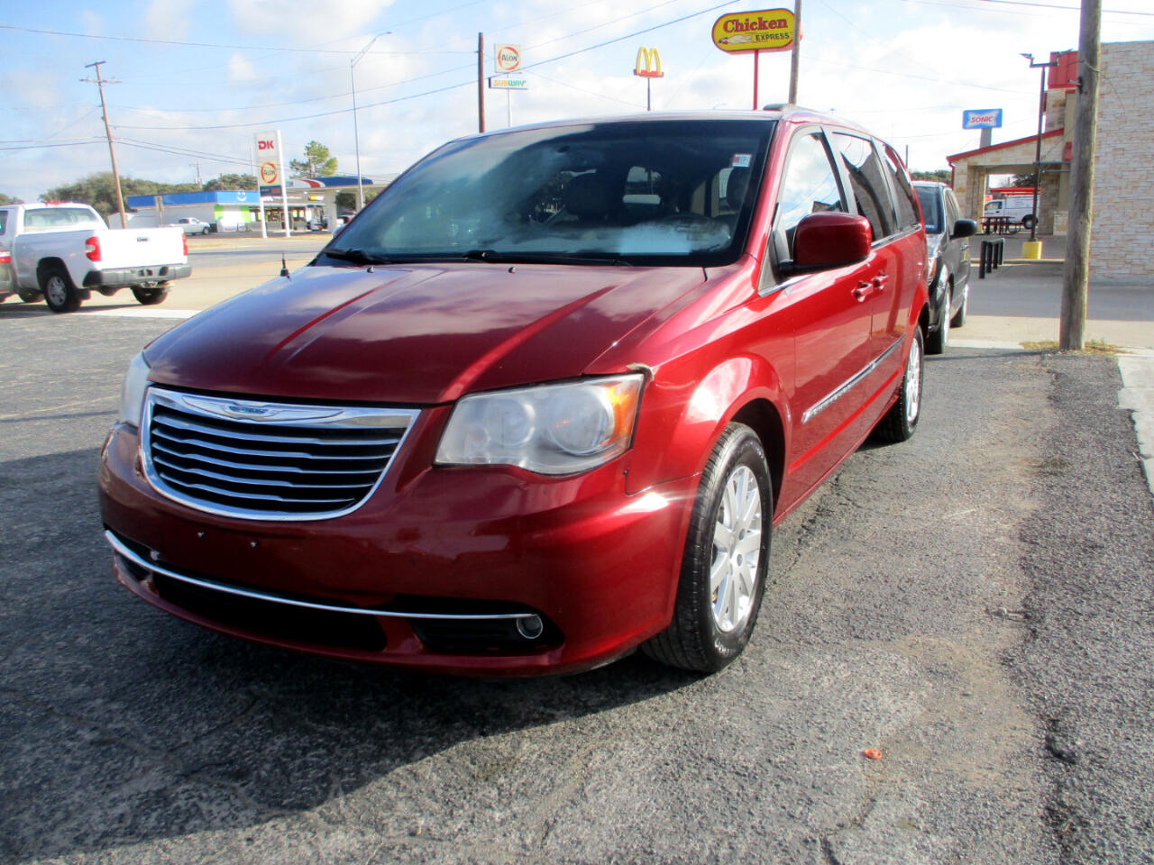 2014 Chrysler Town & Country Touring's photo