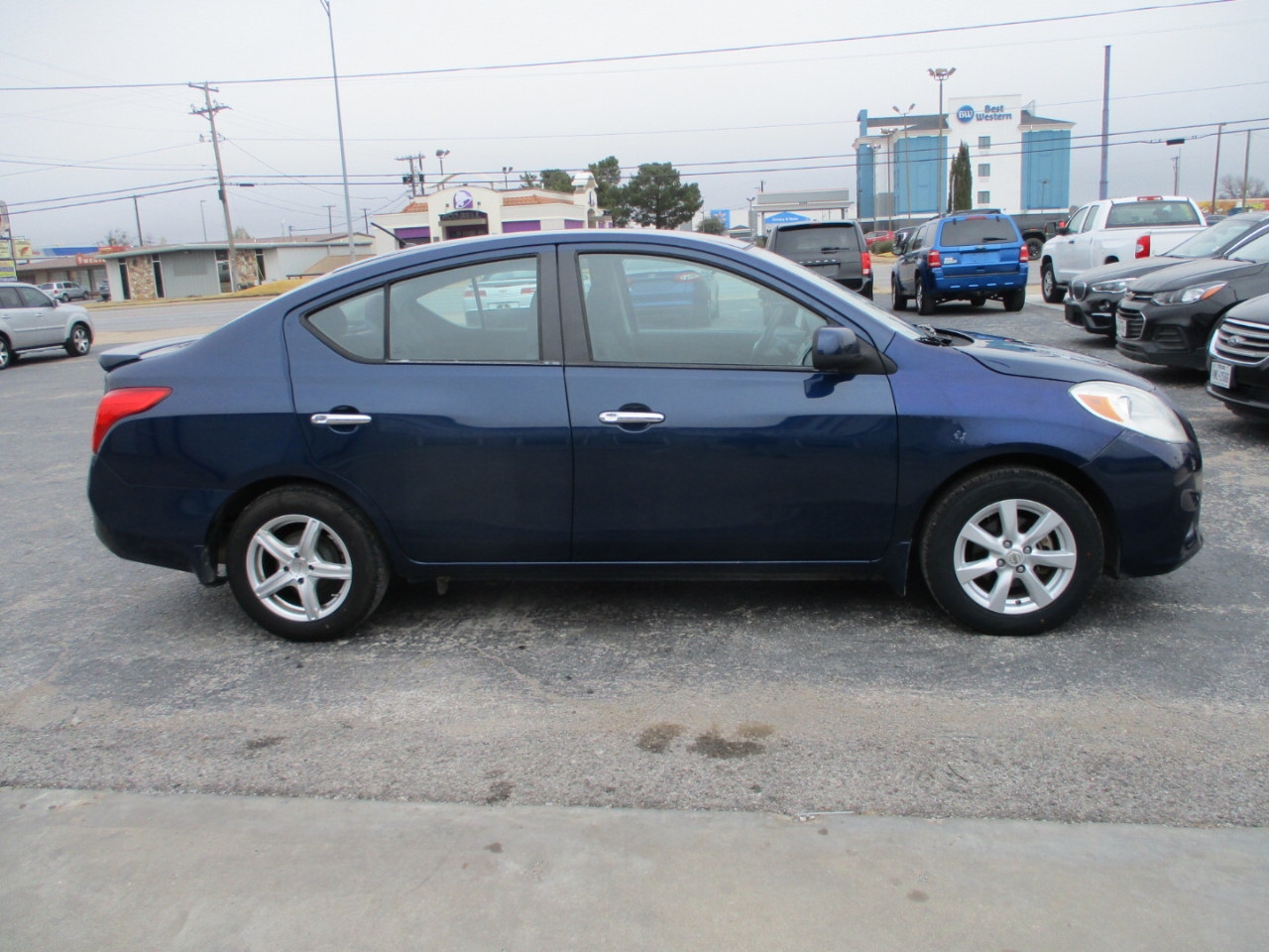 Nissan Versa 4dr Sdn CVT 1.6 SV 2014