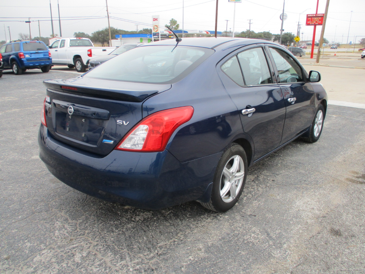 Nissan Versa 4dr Sdn CVT 1.6 SV 2014