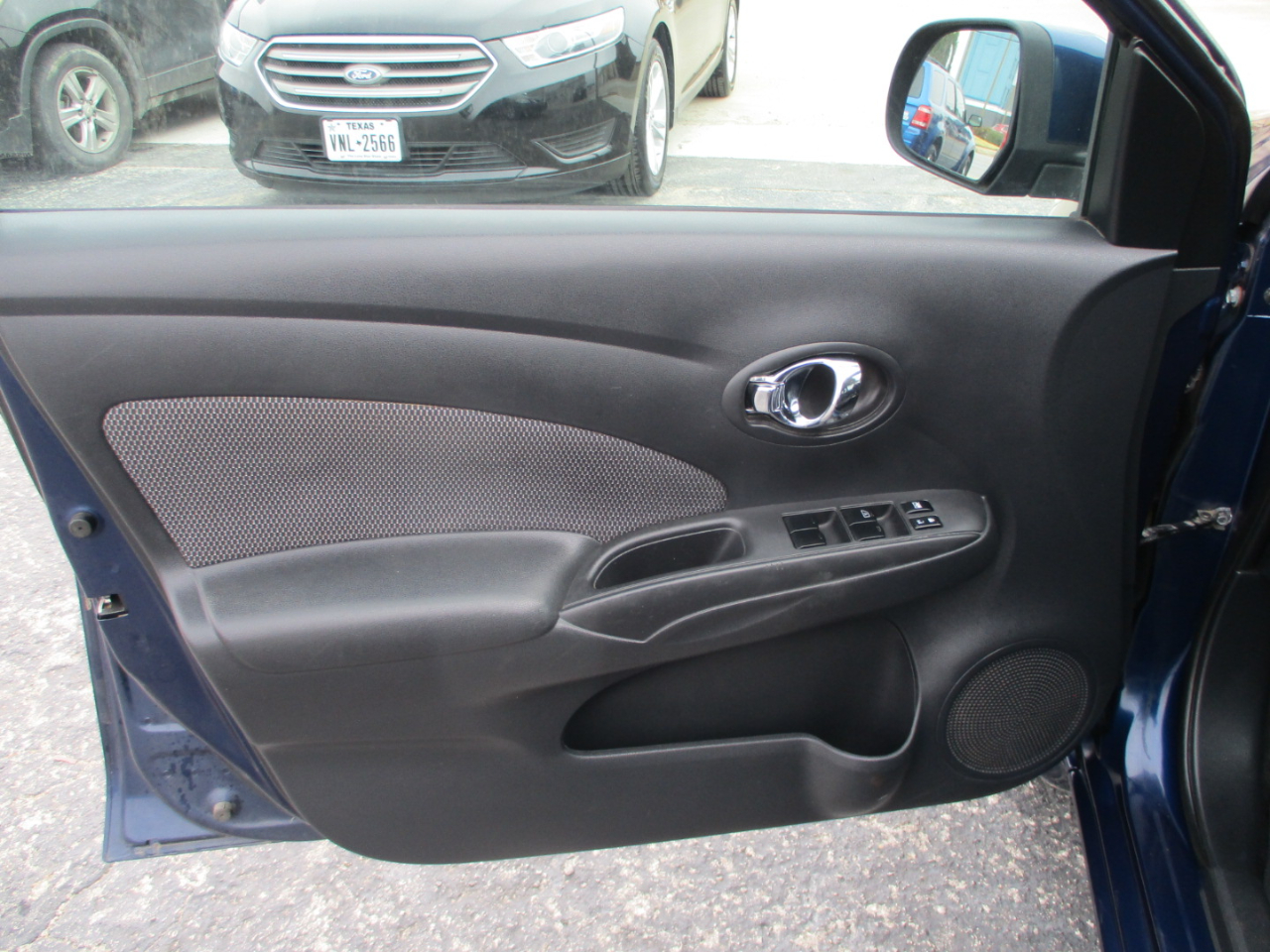 Nissan Versa 4dr Sdn CVT 1.6 SV 2014