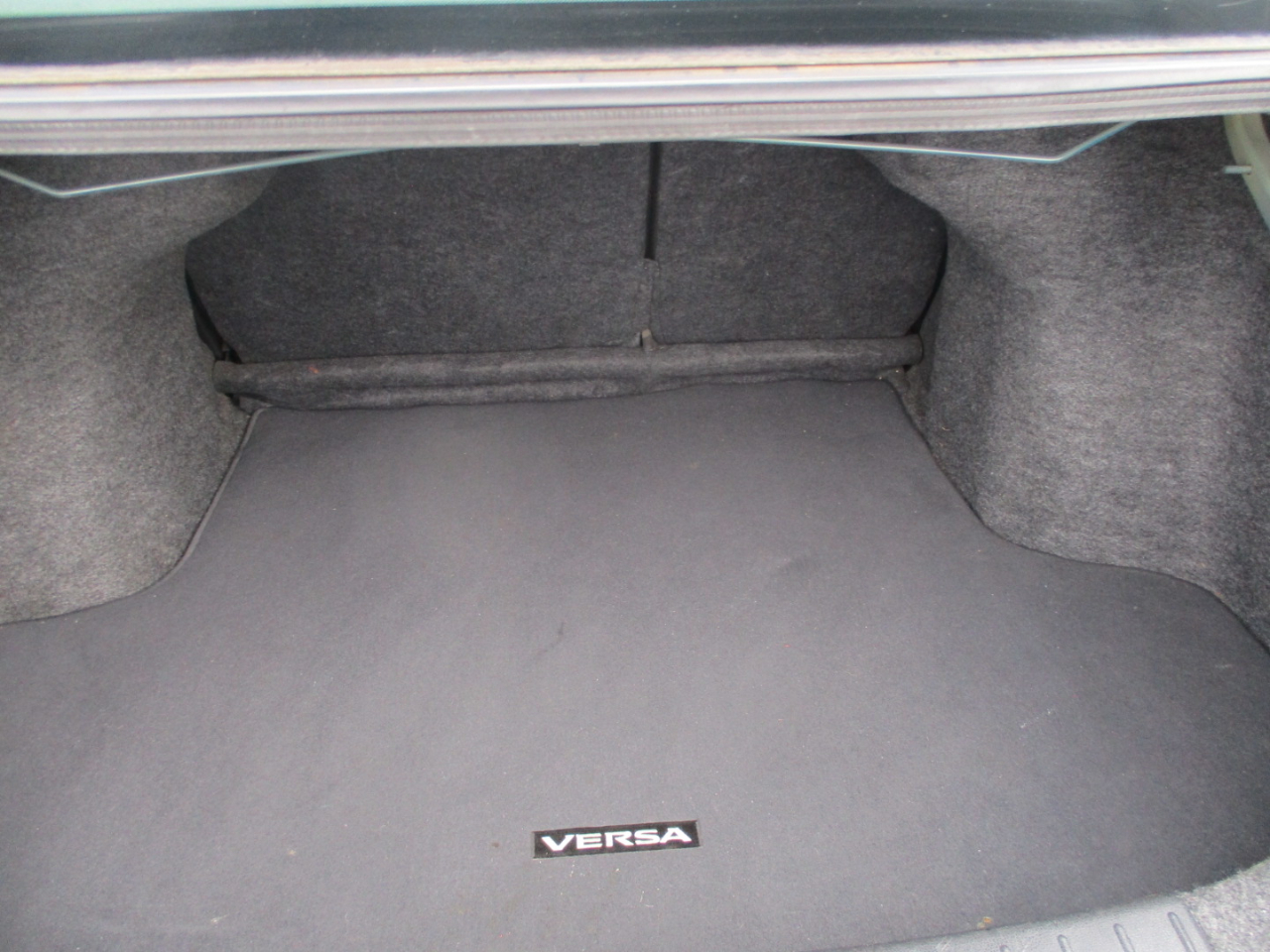 Nissan Versa 4dr Sdn CVT 1.6 SV 2014