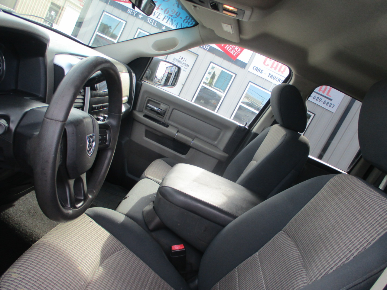 RAM 1500 2WD Quad Cab 140.5" SLT 2012