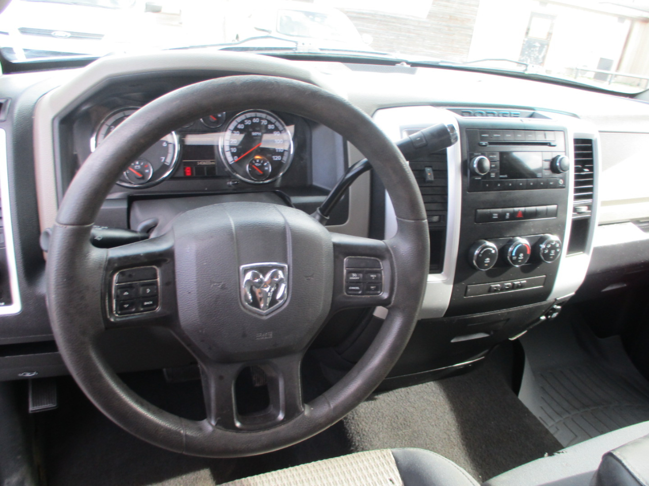 RAM 1500 2WD Quad Cab 140.5" SLT 2012