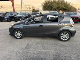 Toyota Prius c 5dr HB Three (Natl) 2012