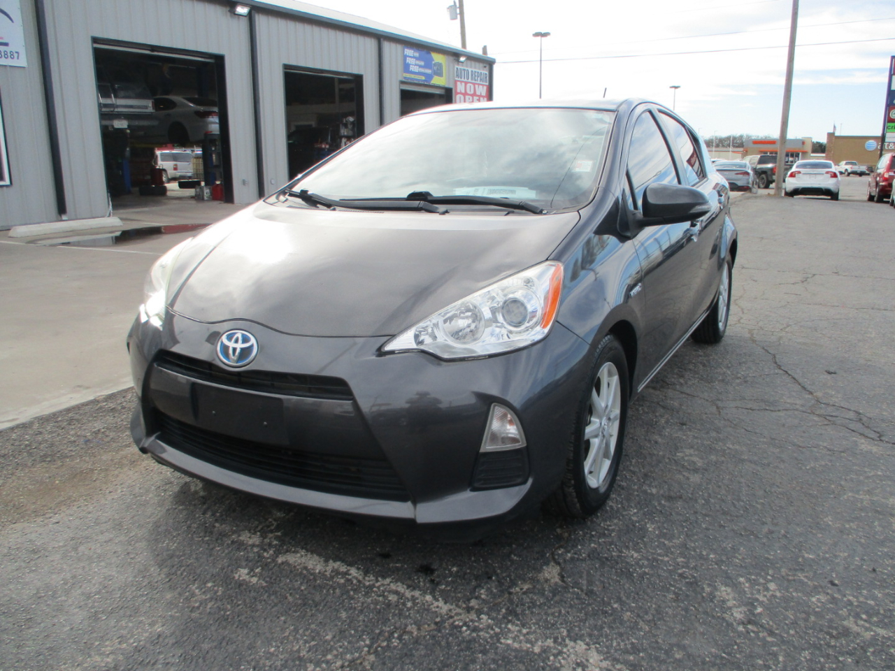 Toyota Prius c 5dr HB Three (Natl) 2012