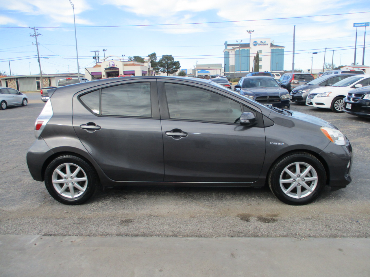 Toyota Prius c 5dr HB Three (Natl) 2012