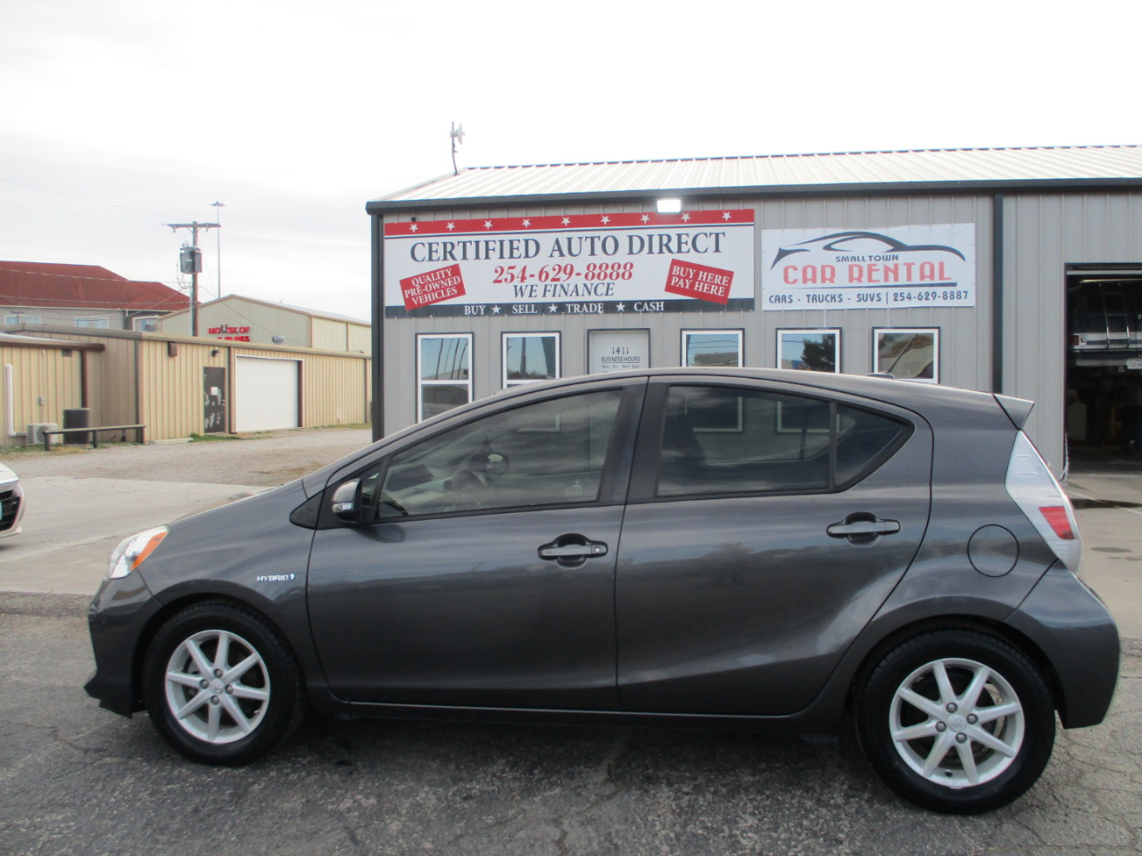 Toyota Prius c 5dr HB Three (Natl) 2012